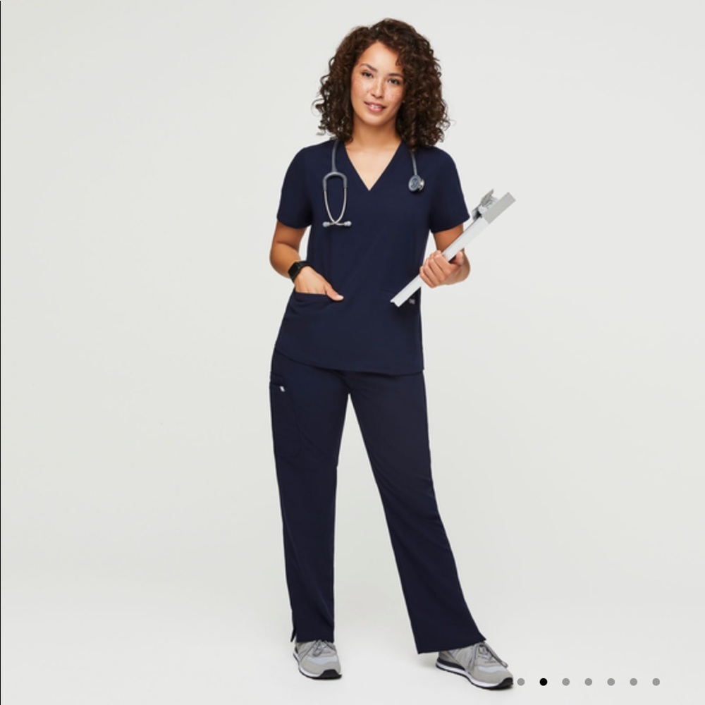 Women's Navy Casma™ - Three-Pocket Scrub Top - M / Navy